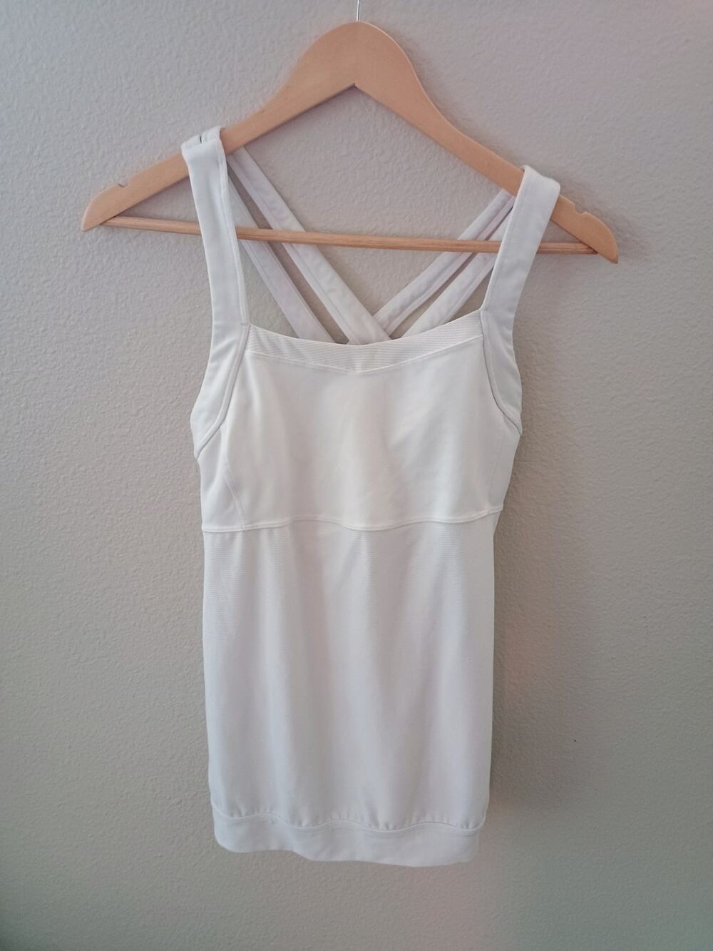 Athleta White Criss Cross Strappy Back Tank y2k Builtin Shelf Bra Yoga Gym fairy